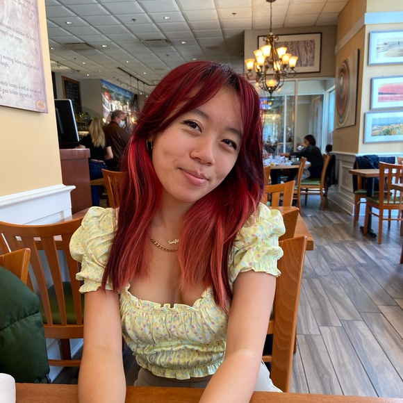 Tracy - POSH AMBASSADOR 💜 - Picture 2 of 4